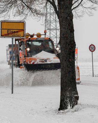 Im Winter 2020/21 rückte der Winterdienst 78 Mal aus, um die Straßen zu räumen und zu streuen.   Foto: Jan-Hendrik Eming für den Kreis Paderborn, Kreisstraßenbauamt